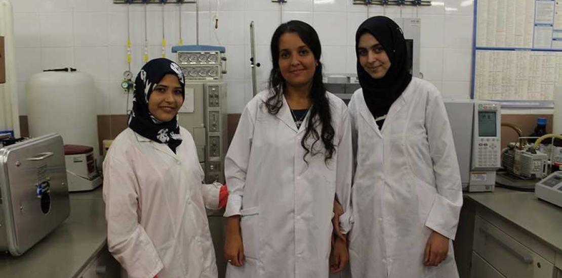 Estudiantes de doctorado, de la Mustapha Stambouli (Argelia), investigan sobre aceites esenciales en la UCAM