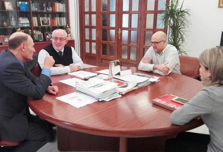 Juan Carlos Izpisua, José Luis Mendoza, José Meca y Estrella Núñez, en la reunión en que se puso en marcha la investigación.