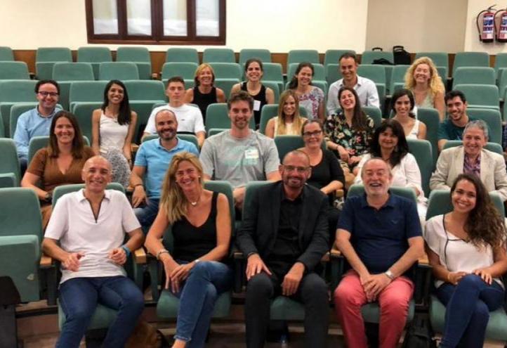 Los investigadores junto con Pau Gasol en una reunión de trabajo mantenida en Madrid.