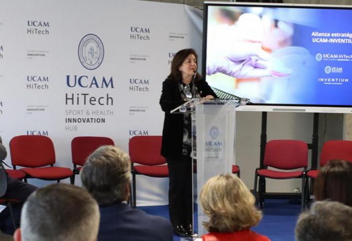 La presidenta María Dolores García durante su intervención en el acto de presentación de estos premios