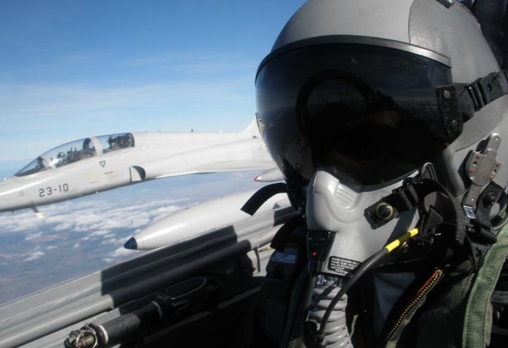 Investigadores de la UCAM analizan cómo afecta la preparación física a la pericia de los pilotos de combate