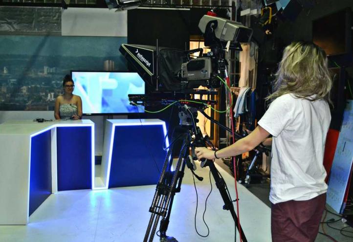 Cinco estudiantes italianos de FP realizan sus prácticas en los estudios de Popular Tv
