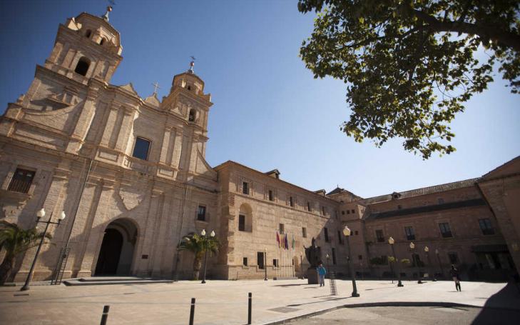 La UCAM comprometida con la enseñanza de calidad. La UCAM comprometida con la enseñanza de calidad.