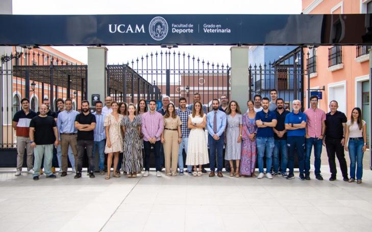 Fotografía de familia de la Facultad de Deporte
