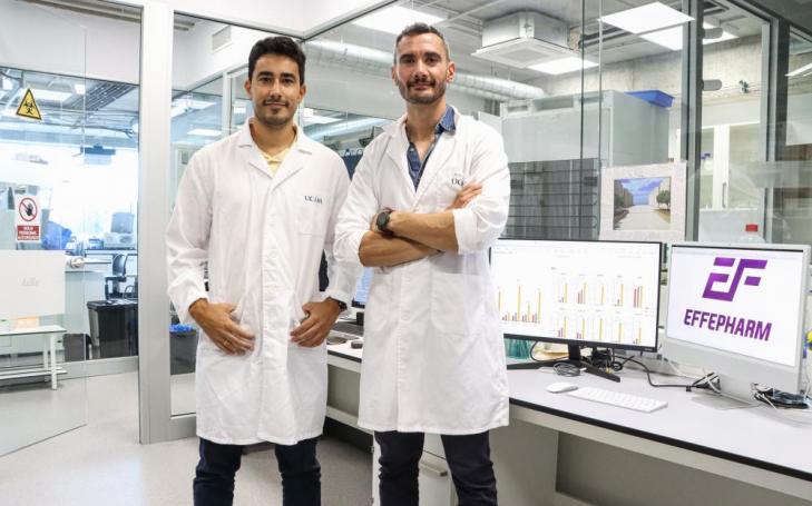 Los Investigadores Rubén Rabadán y Rubén Zapata en uno de los laboratorios de UCAM HiTECH