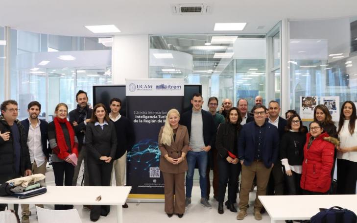 Foto de familia de los participantes en el 'CIITUR-Lab; encuentro de Investigaciones en Inteligencia Turística', celebrado en el UCAM HiTech.