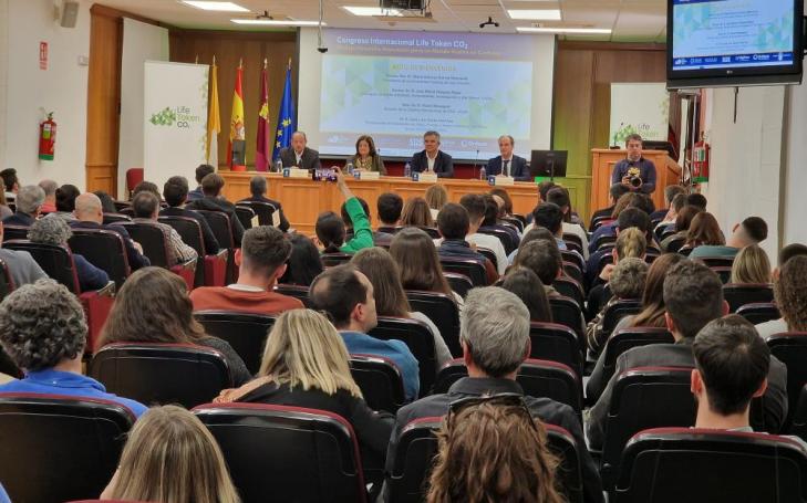  Inauguración del congreso. En la mesa presidencial, de izquierda a derecha: Víctor Meseguer, María Dolores García, Juan María Vázquez y José Luis Durán