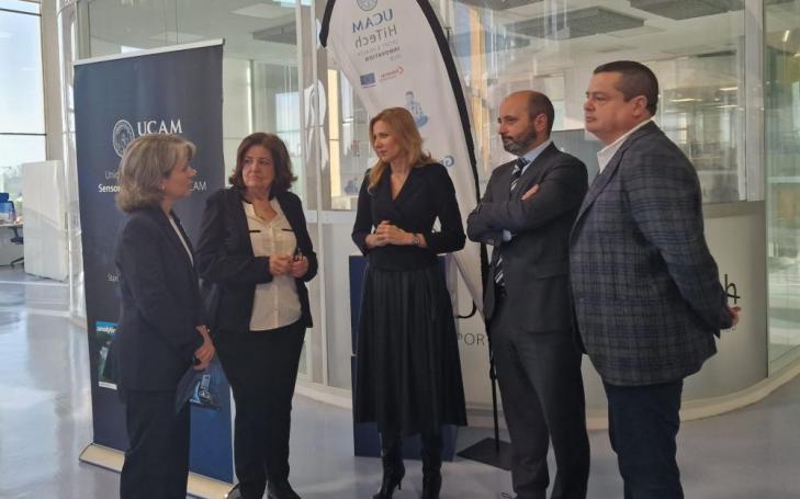 La vicerrectora Estrella Núñez, la presidenta de la UCAM, María Dolores García, la consejera María Isabel López, y los directores del INFO y de la Oficina de Transferencia del Conocimiento, Joaquín Gómez y Luis Tejada, antes de comenzar las Jornadas