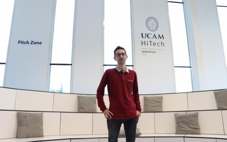El investigador Alejandro Rodríguez en las instalaciones de UCAM HiTech.