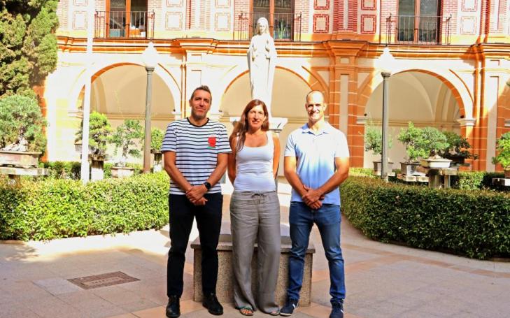 Los investigadores Alejandro Díaz-Soler, Cristina Reche-García y Juan José Hernández-Morante autores del artículo publicado por la revista científica 'Diseases' sobre la adicción a la comida.