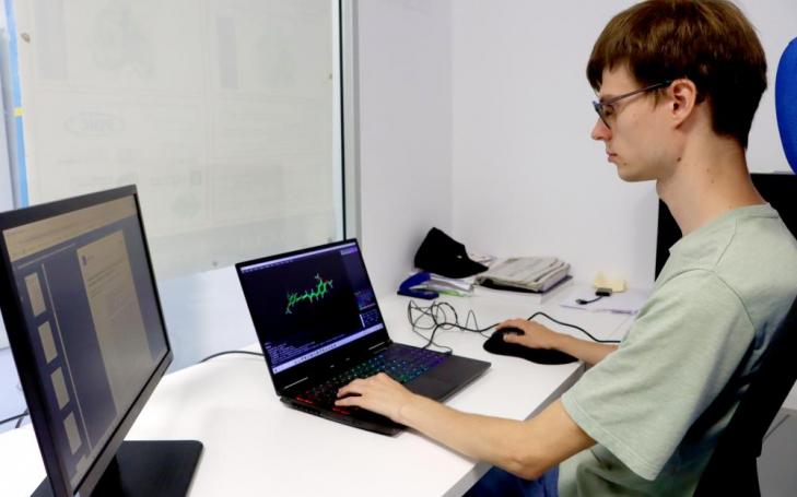 El investigador de la UCAM, Jochem Nelen, trabajando en el estudio.