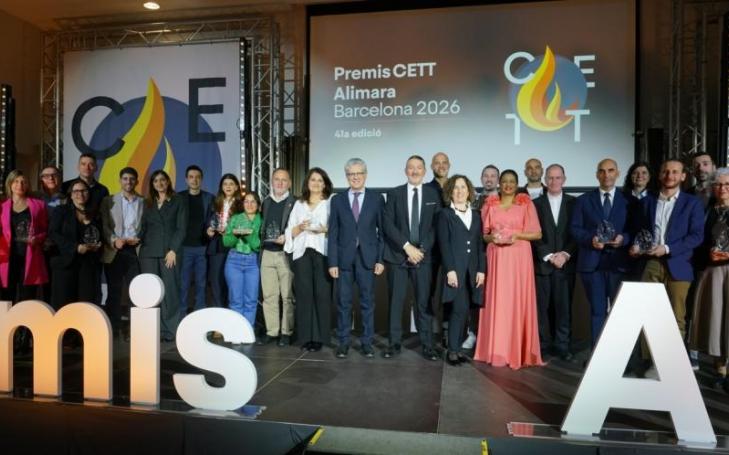 foto de grupo de los ganadores, entre ellos, Ginesa Martínez del Vas, directora de la Cátedra y vicedecana del Grado en Turismo y Dirección de Empresas Turísticas de la UCAM y Miguel Puig-Cabrera, profesor de la Universidad de Sevilla, ambos autores de la investigación junto a otros profesionales.