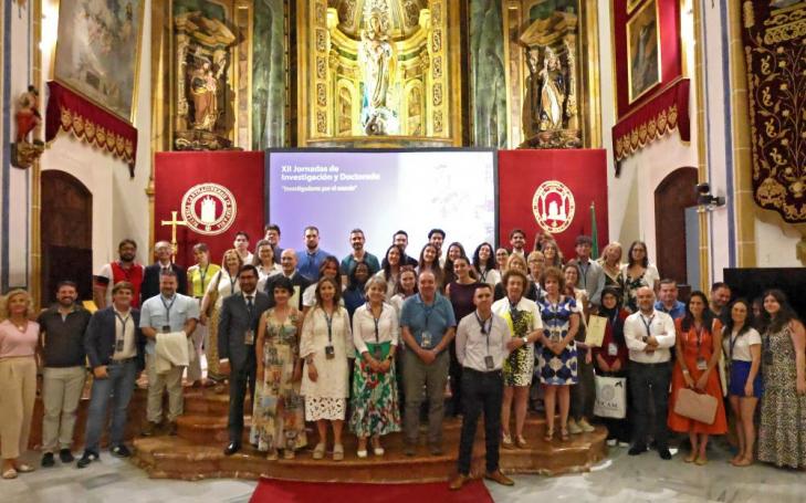 Fotografía de los ganadores y el comite organizador de las XII Jornadas de Investigación y Doctorado UCAM
