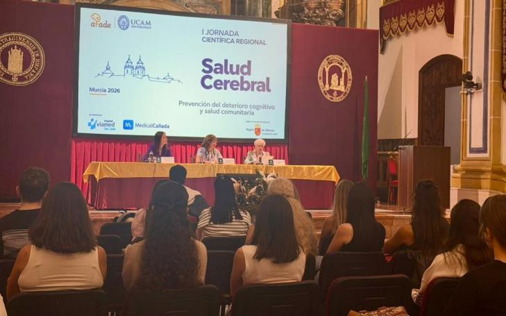 Isabel Ayala, consejera de Salud de la Región de Murcia; María Dolores García, presidenta de la UCAM; y Julia Fernández, presidenta de AFADE, durante el acto de inauguración.