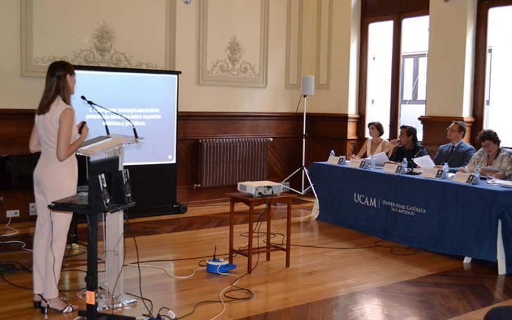 Una profesora de la UCAM investiga en su tesis sobre ‘la presencia escénica del intérprete’ Una profesora de la UCAM investiga en su tesis sobre ‘la presencia escénica del intérprete’