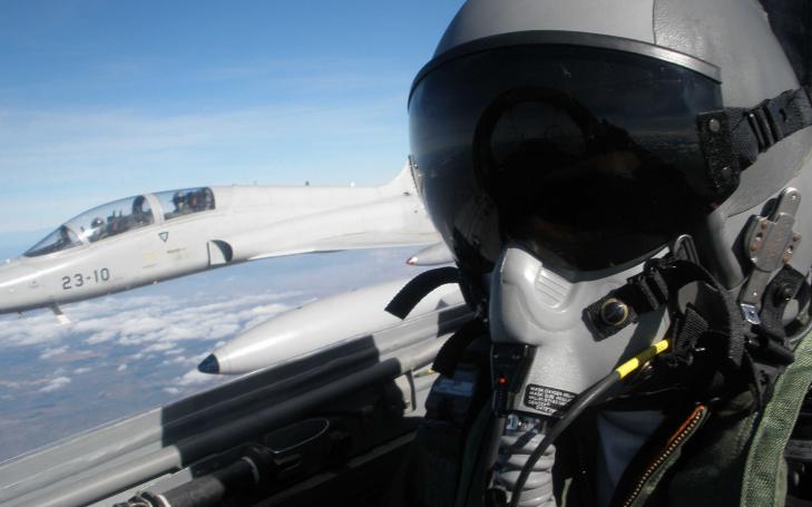 Investigadores de la UCAM analizan cómo afecta la preparación física a la pericia de los pilotos de combate