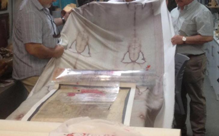 Científicos identifican la ‘lanzada’ en la Sábana Santa y el Sudario de Oviedo Científicos identifican la ‘lanzada’ en la Sábana Santa y el Sudario de Oviedo