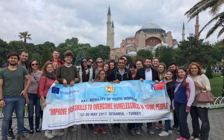 La UCAM elaborará, con siete socios europeos, una guía de ayuda a los jóvenes “sin techo”