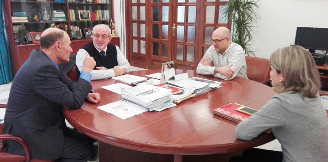 Juan Carlos Izpisua, José Luis Mendoza, José Meca y Estrella Núñez, en la reunión en que se puso en marcha la investigación.