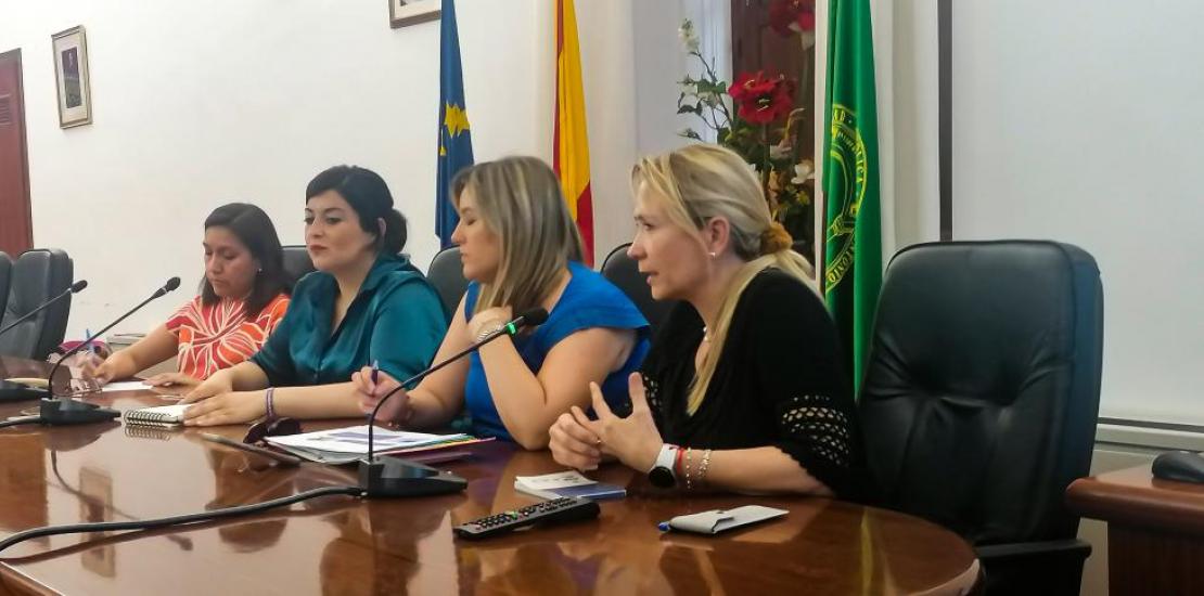 Investigadoras del Grupo de Investigación 'Comunicación y Menores' dan la bienvenida al multiplier event.