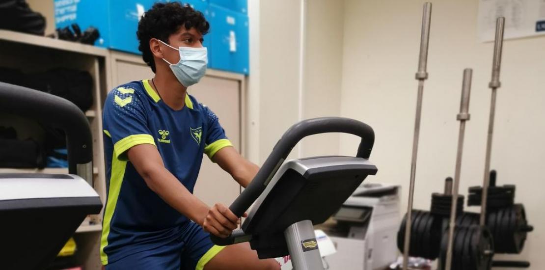 Johan Terranova, jugador del UCAM C.F., realizando las pruebas físicas previas al estudio.