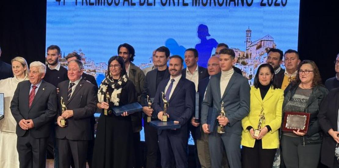 Pedro Emilio Alcaraz (c) con el resto de premiados de la 41ª edición de los Premios al Deporte Murciano 