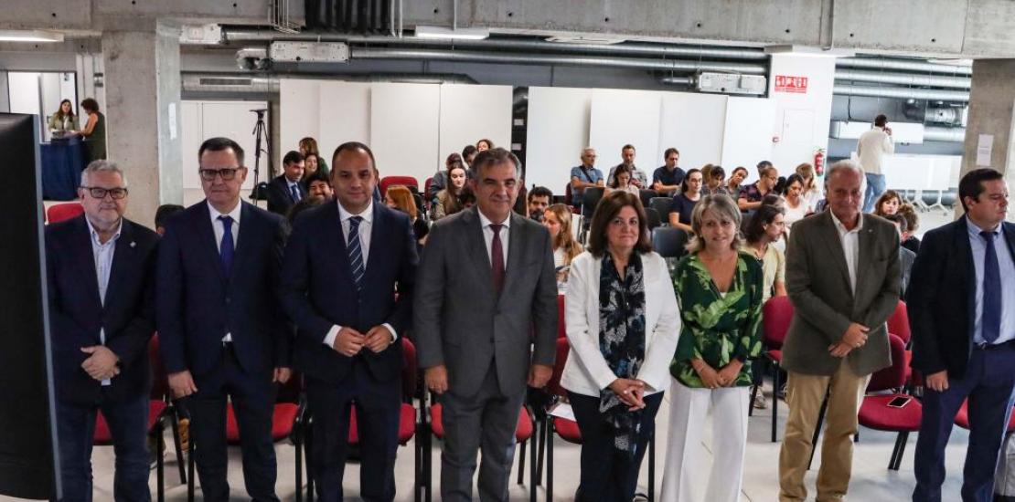 Jornada de los Planes Complementarios de la Región de Murcia AGROALNEXT & THINKINAZUL que se ha celebrado esta mañana en UCAM HiTech. En la inauguración han participado María Dolores García, presidenta de la UCAM, y Juan María Vázquez, consejero de Medio Ambiente, Mar Menor, Universidades e Investigación. 