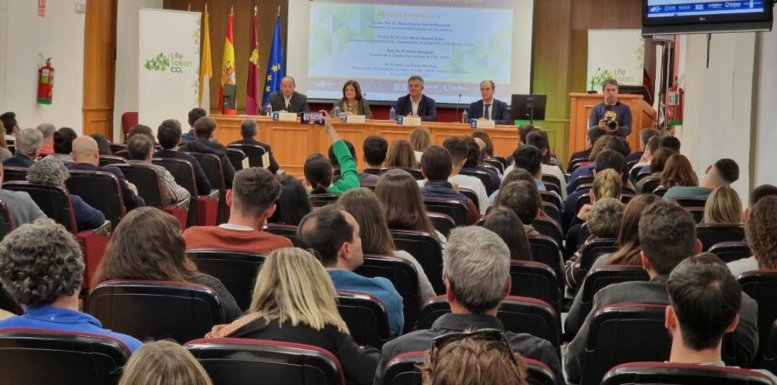  Inauguración del congreso. En la mesa presidencial, de izquierda a derecha: Víctor Meseguer, María Dolores García, Juan María Vázquez y José Luis Durán