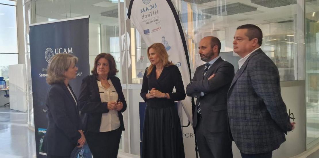 La vicerrectora Estrella Núñez, la presidenta de la UCAM, María Dolores García, la consejera María Isabel López, y los directores del INFO y de la Oficina de Transferencia del Conocimiento, Joaquín Gómez y Luis Tejada, antes de comenzar las Jornadas
