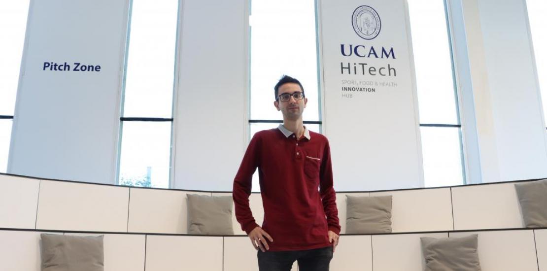 El investigador Alejandro Rodríguez en las instalaciones de UCAM HiTech.