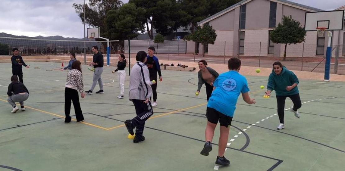 Un grupo de participantes del proyecto BE HUMAN durante una de las sesiones