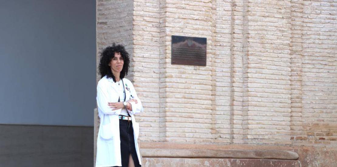 La investigadora Pura Ballester en el campus de la Universidad Católica de Murcia. 