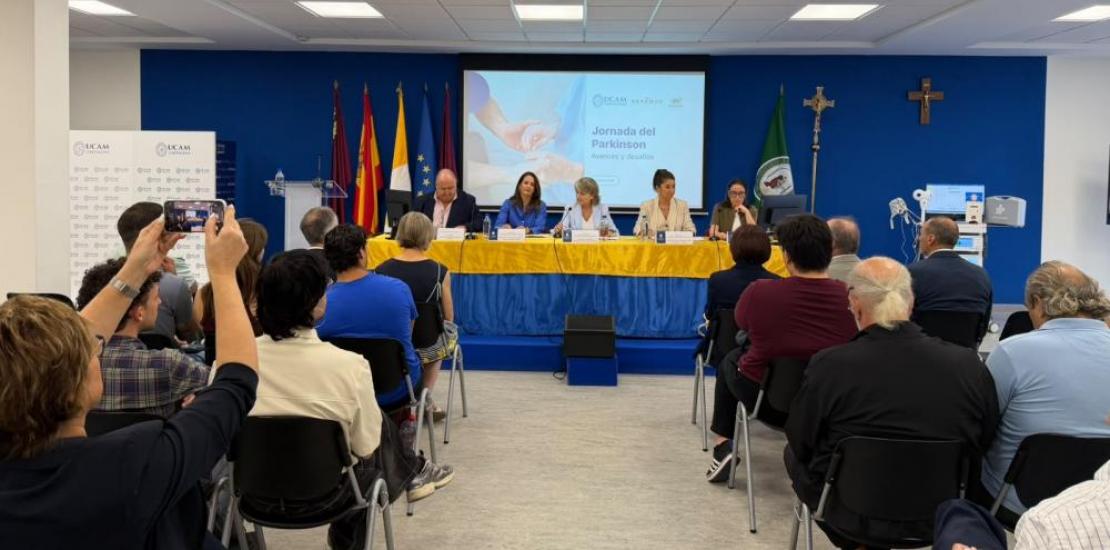 Los representantes institucionales de la Consejería, el Ayuntamiento de Cartagena, FEPAMUR y la UCAM durante el acto de apertura