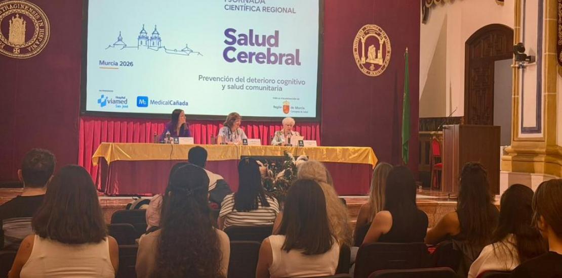 Isabel Ayala, consejera de Salud de la Región de Murcia; María Dolores García, presidenta de la UCAM; y Julia Fernández, presidenta de AFADE, durante el acto de inauguración.
