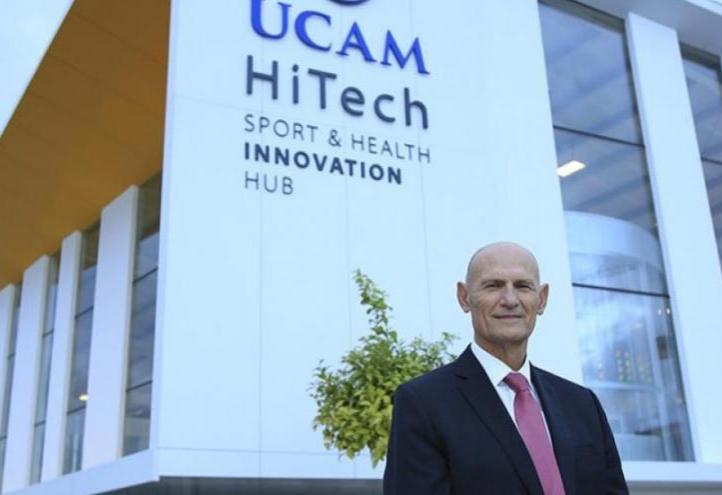 El doctor Juan Carlos Izpisua, catedrático de Biología del Desarrollo de la UCAM, en las instalaciones de UCAM HiTech