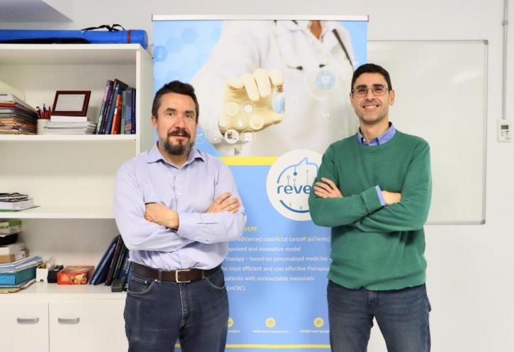 Los investigadores de la UCAM, Antonio Jesús Banegas Luna y Horacio Pérez Sánchez, participantes en el proyecto REVERT