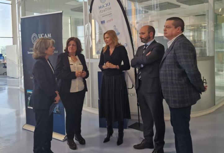 La vicerrectora Estrella Núñez, la presidenta de la UCAM, María Dolores García, la consejera María Isabel López, y los directores del INFO y de la Oficina de Transferencia del Conocimiento, Joaquín Gómez y Luis Tejada, antes de comenzar las Jornadas