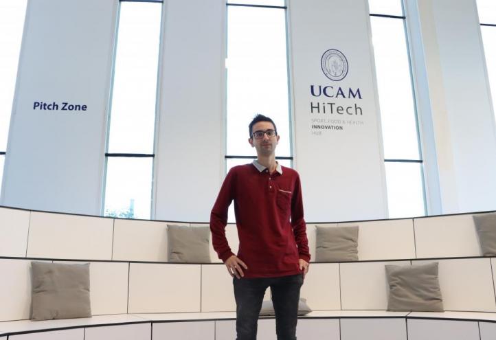 El investigador Alejandro Rodríguez en las instalaciones de UCAM HiTech.