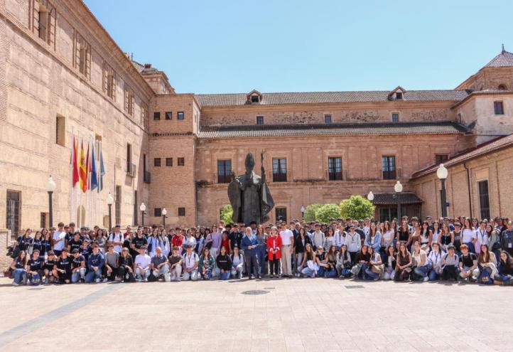 Los estudiantes participantes en las Olimpiadas Científicas UCAM 2025 en el Campus de Los Jerónimos