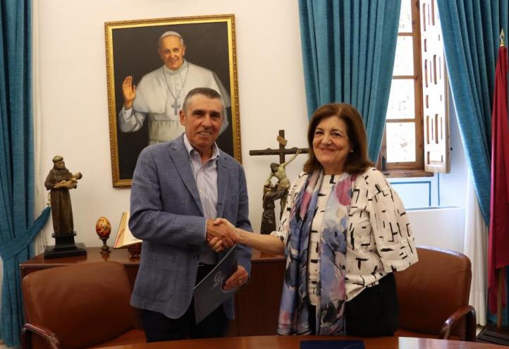  María Dolores García, presidenta de la UCAM, y Adolfo García Albaladejo, presidente de Fundación Ingenio, han rubricado la creación de la nueva cátedra.
