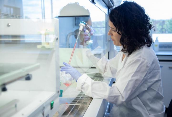 Adriana Ordóñez González, en el UCAM HiTech, donde investiga