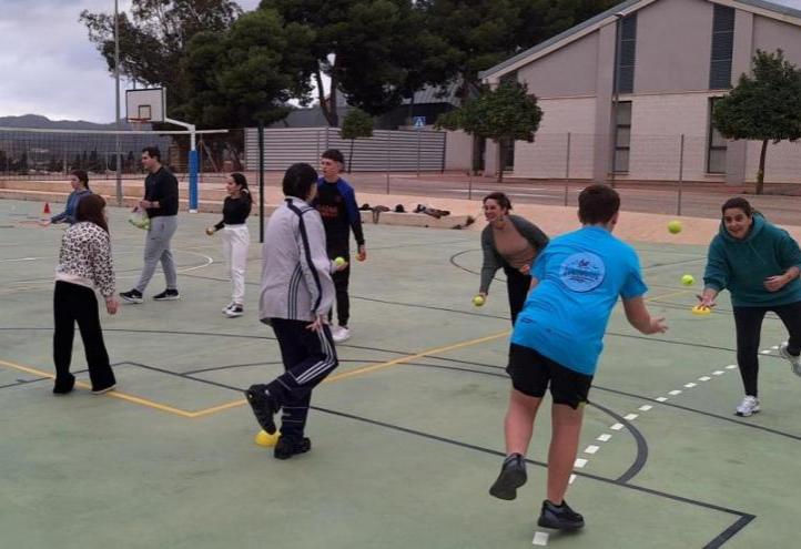Un grupo de participantes del proyecto BE HUMAN durante una de las sesiones