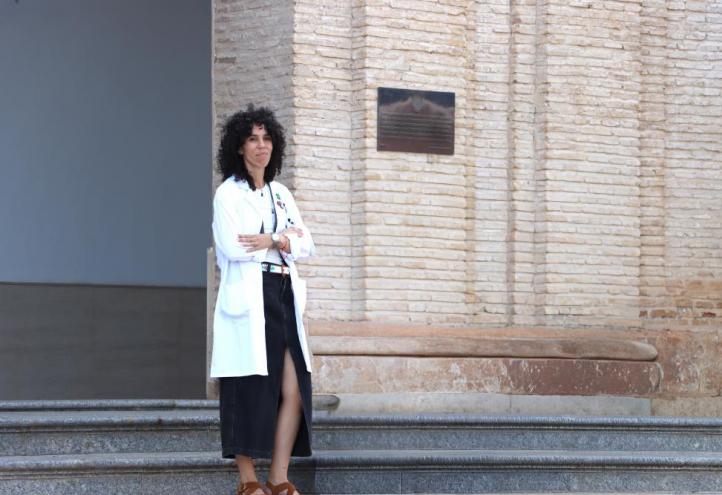 La investigadora Pura Ballester en el campus de la Universidad Católica de Murcia. 