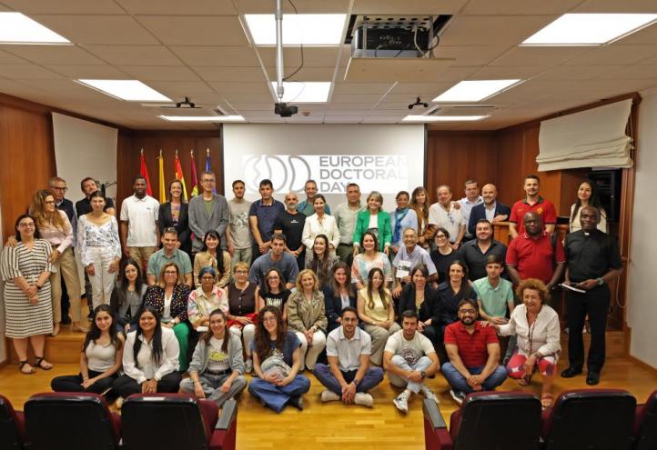 La vicerrectora de Investigación, Estrella Núñez, durante su intervención en la Jornada, celebrada en el Campus de Los Jerónimos.