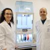 María Cuartero y Gastón Crespo, cofundadores de UCAM SENS, en su laboratorio de UCAM HiTech