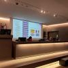 La investigadora Teona Dumitru durante su defensa de tesis doctoral en el salón de actos del Hospital General Universitario de Santa Lucia